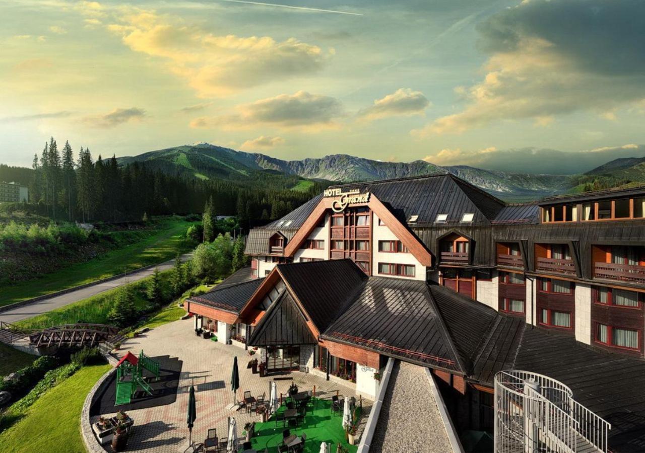 Hotel Grand Jasna Demanovska Dolina Bagian luar foto